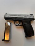 smith-wesson-SD-40-VE-1.jpeg